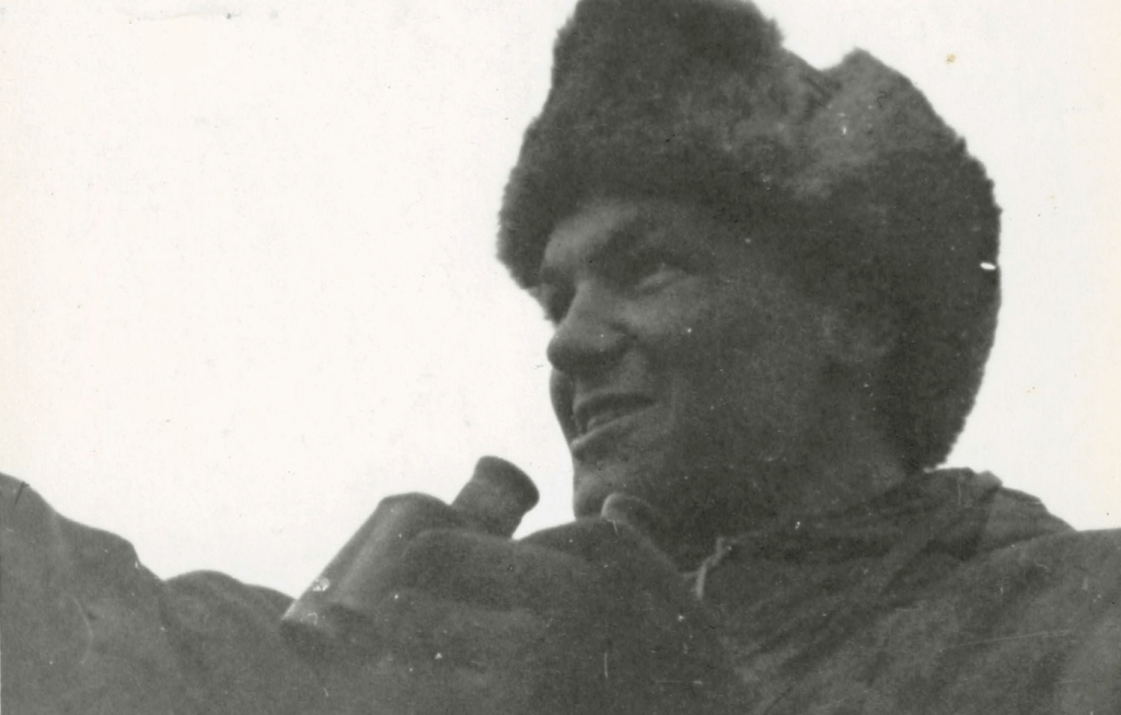 (Tátova fotografie byla pořízena v roce 1948 na zimním vojenském cvičení na Libavé. Tehdejší nadporučík Procházka byl již pevně rozhodnut proti nastupujícímu komunistickému režimu bojovat.)